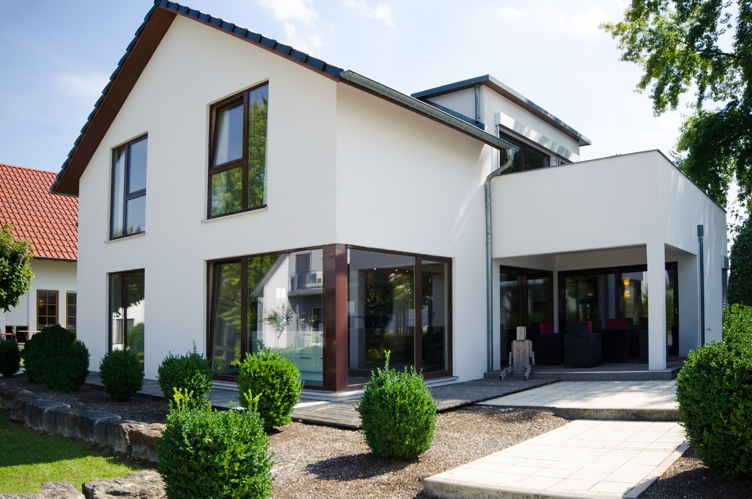Frei stehendes Einfamilienhaus mit gepflegtem Garten